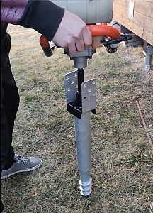 Montážní hlava na zemní vruty typu U